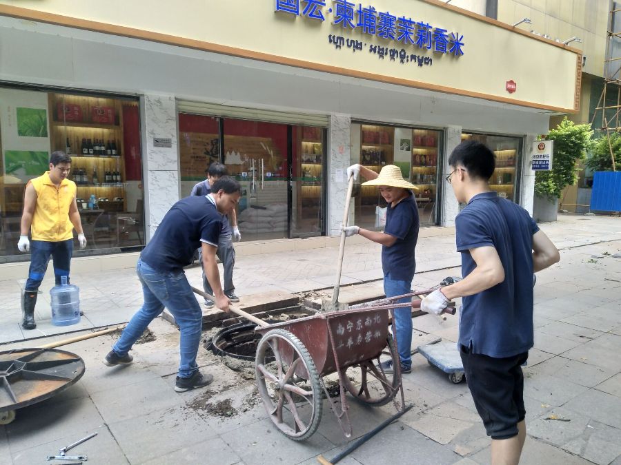 1533631996352802.jpg 维修路面.jpg