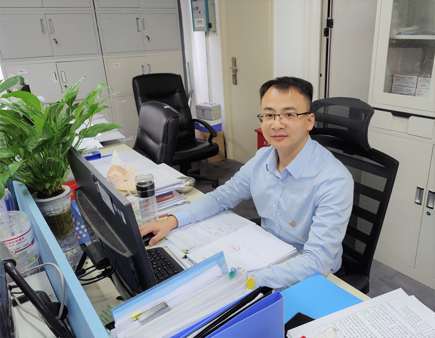 国经公司何寿康（工作照）.jpg
